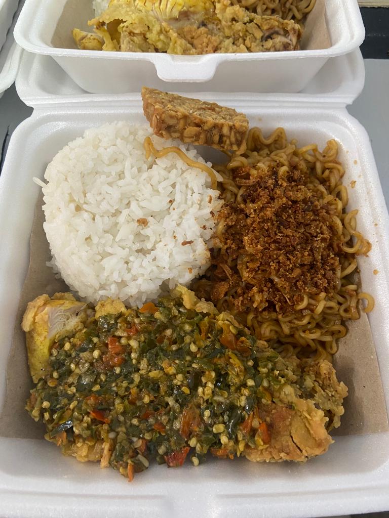 AYAM GEPREK SAMBEL IJO + MIE + NASI + TELUR Dapur Ummu