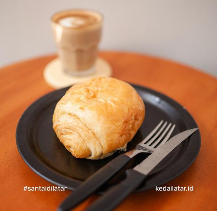 Croissant Smoked Beef Latar