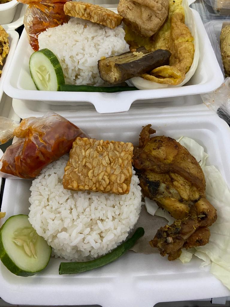 Lalapan T4 Pakai Nasi Dapur Ummu