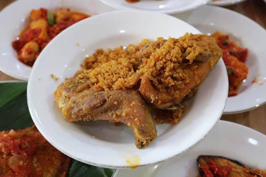 Nasi Ayam Goreng Plus Sayur Cahaya Minang 2